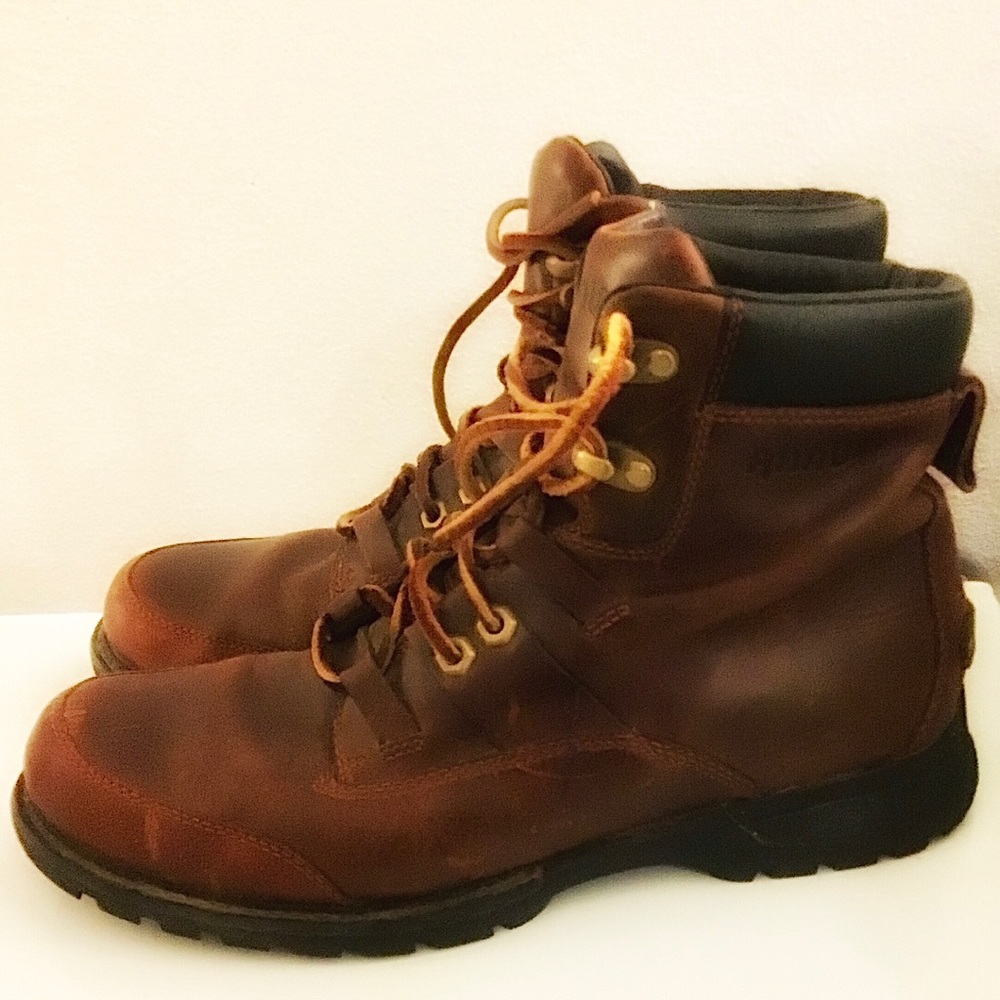 Men's Ahnu Montgomery Hiking/ Trail Boots!